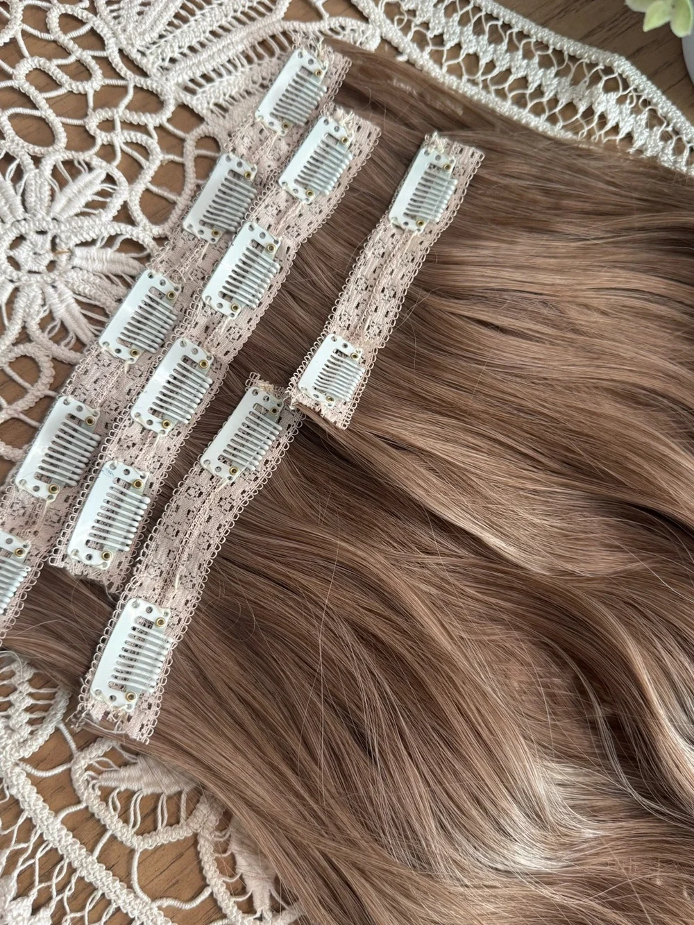 20” Clip-In Hair Extensions Human Hair Blend Wavy Light Brown